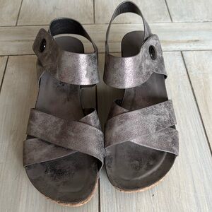 Pierre Dumas Gray Silver Wedges Size 8
